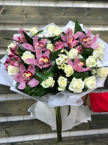 Букет цветов из: Розы и Хризантемы в Десногорске