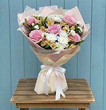 Букет цветов из:  Гвоздики, Орхидеи и Розы в Десногорске