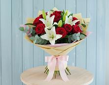 Букет цветов из:  Лилии и Розы в Десногорске