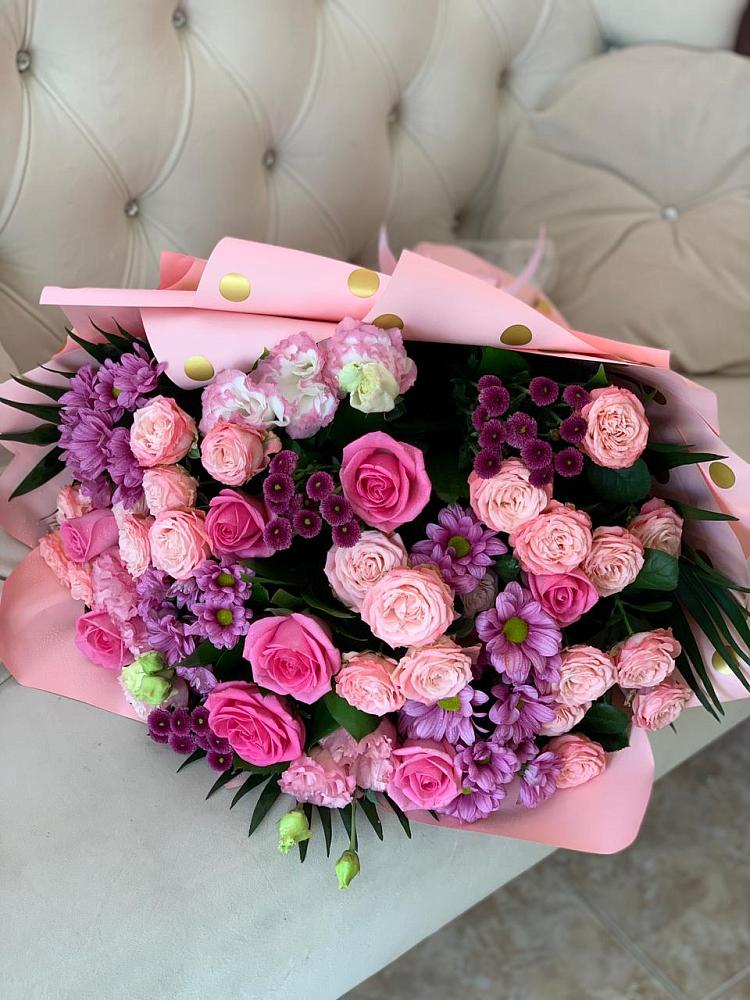 Букет цветов из: Хризантемы, Розы и Лизиантусы в Десногорске