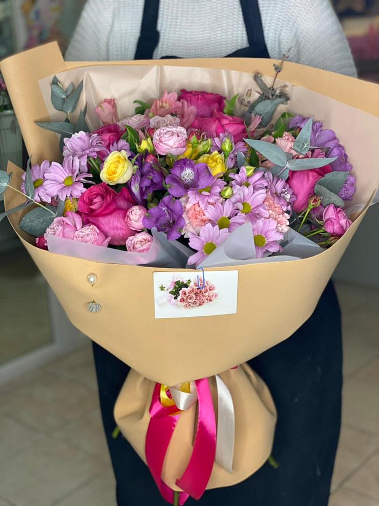 Букет цветов из: Хризантемы, Гвоздики и Альстромерии в Десногорске