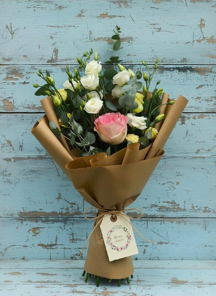 Букет цветов из: Розы и Лизиантусы в Десногорске