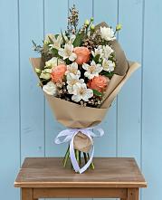 Букет цветов из:  Альстромерии, Лизиантусы, Розы и Хризантемы #REPLACE_PRED# Десногорске