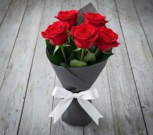 Букет 5 Красных роз Эдлесс Лав в Десногорске