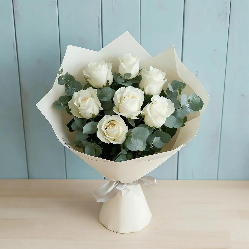 Букет Белые розы в Эвкалипте в Десногорске