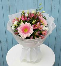 Букет цветов из:  Герберы, Альстромерии и Лизиантусы в Десногорске