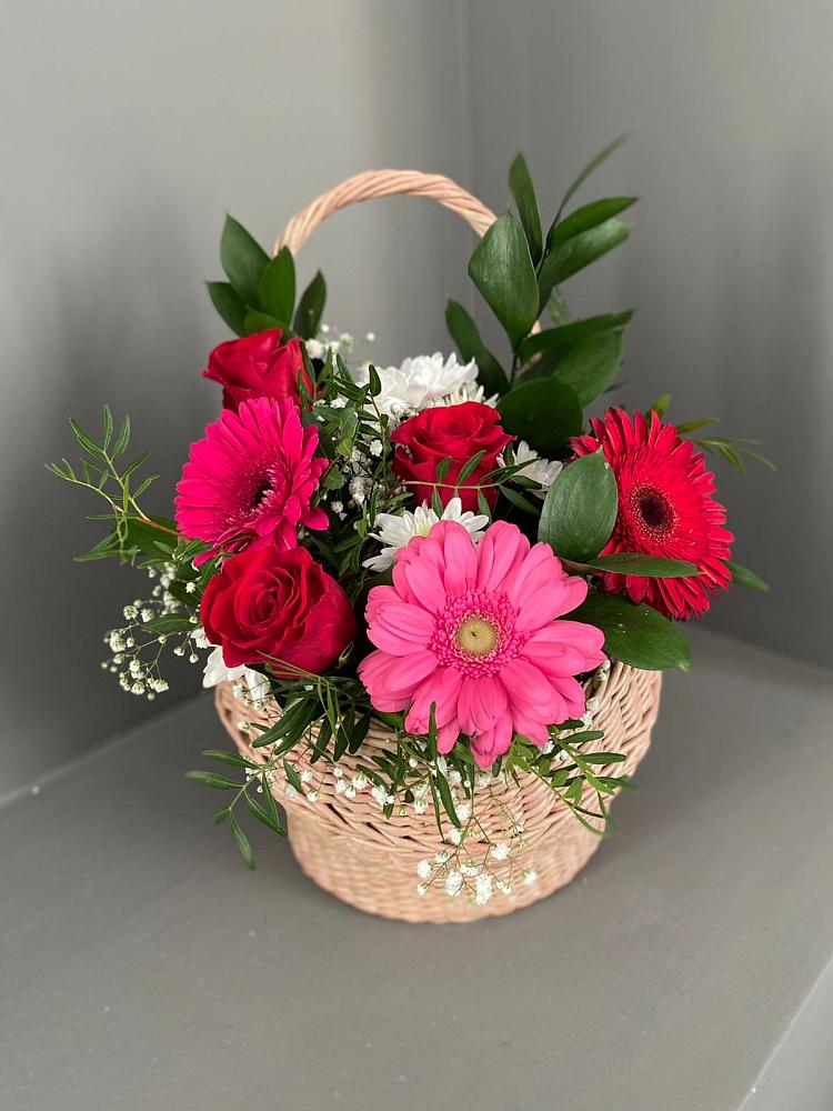 Цветочная композиция из Розы, Хризантемы и Герберы в корзине в Десногорске
