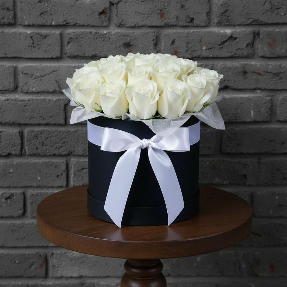 Цветочная композиция из Розы в шляпной коробке в Десногорске