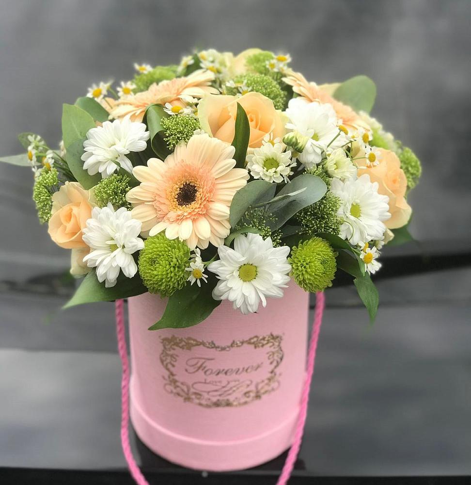 Цветочная композиция из Розы, Герберы и Хризантемы в шляпной коробке в Десногорске