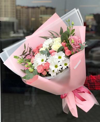 Букет цветов из: Розы, Лизиантусы и Хризантемы в Десногорске