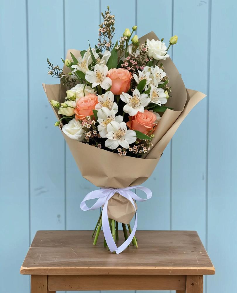 Букет цветов из: Альстромерии, Лизиантусы, Розы и Хризантемы в Десногорске