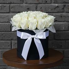 Цветочная композиция из Розы в шляпной коробке в Десногорске