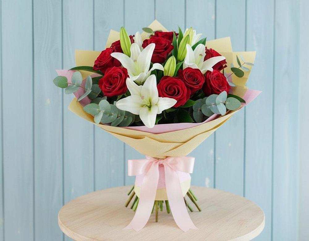 Букет цветов из: Лилии и Розы в Десногорске